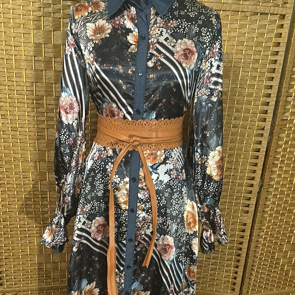 Floral Navy Maxi Dress - Picture 13 of 16